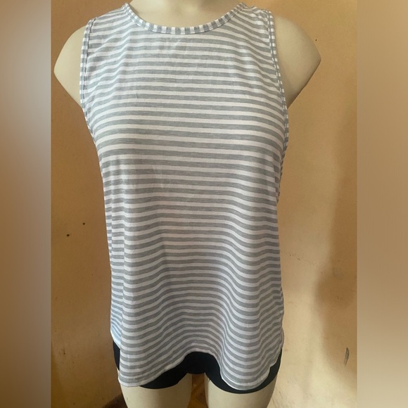 Athleta Gray and White Sleeveless Muscle Tee - Picture 12 of 12